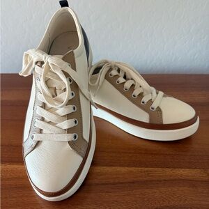 Vionic Women's Winny Sneakers